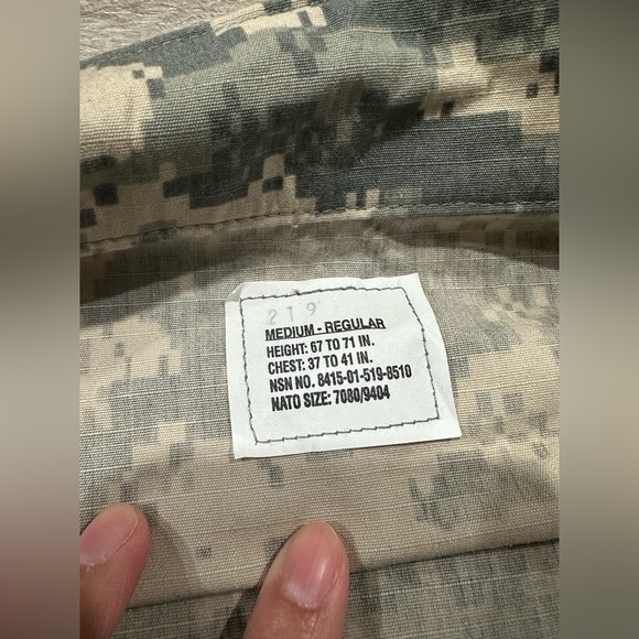 I182 NWOT US Army Combat Coat Camo FR Uniform Jacket Medium Reg - Picture 4 of 5